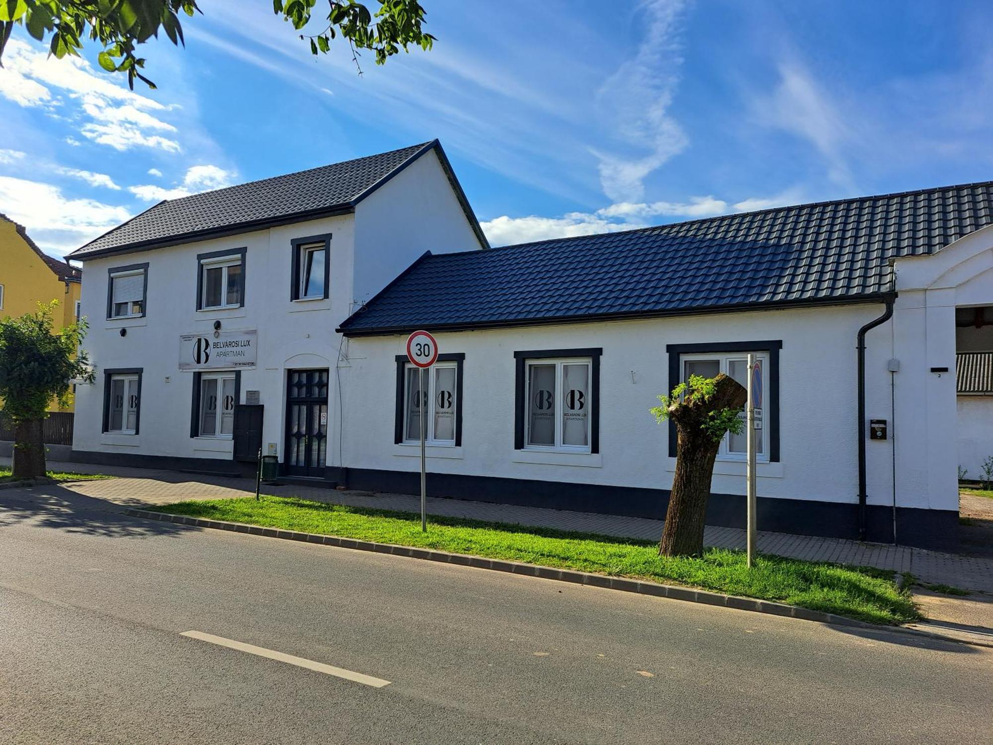 Belvarosi Lux Apartman Vásárosnamény Eksteriør bilde